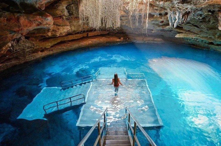 Devil's Den - The coolest cavern and fresh water spring in Florida - Tula's  Endless Summer